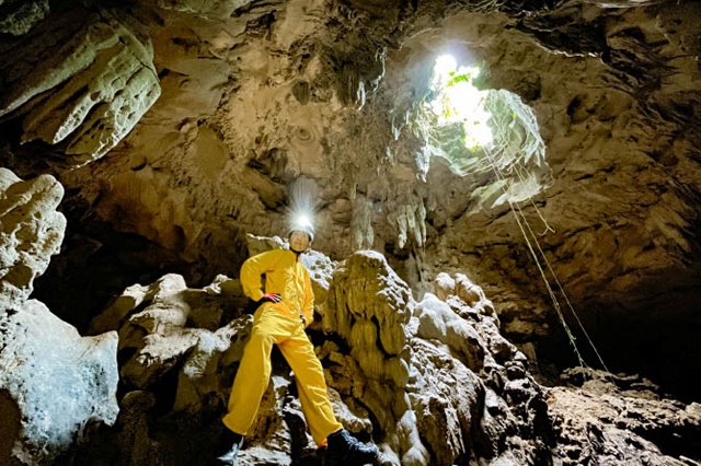 石垣島のケイビング洞窟探検